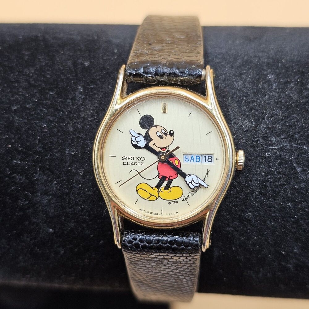 Vintage Seiko Mickey Mouse Watch 3Y03-0049 Day Date Gold Tone Quartz Disney